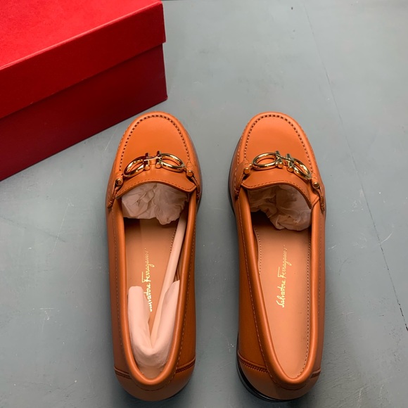 Salvatore Ferragamo Women’s reversible Rolo Gancini Loafers - Picture 10 of 10